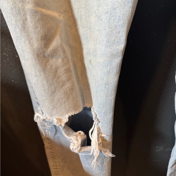 Levi's Light Wash Distressed Relaxed Fit Jeans Size 34 - Picture 4 of 7